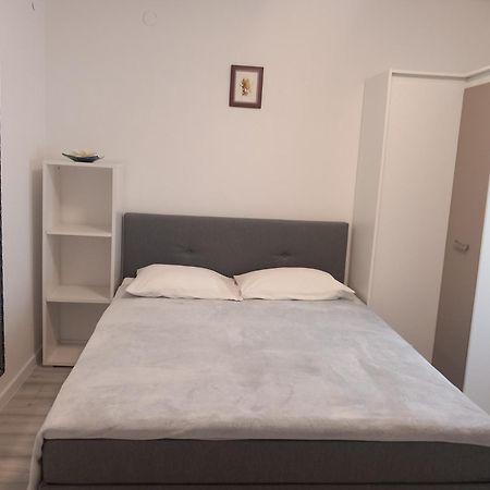 Apartman Iva Kuciste Kamer foto