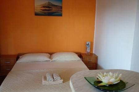 Apartman Iva Kuciste Buitenkant foto