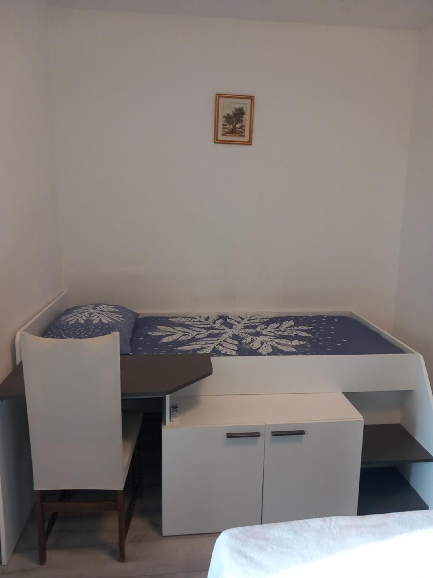 Apartman Iva Kuciste Kamer foto
